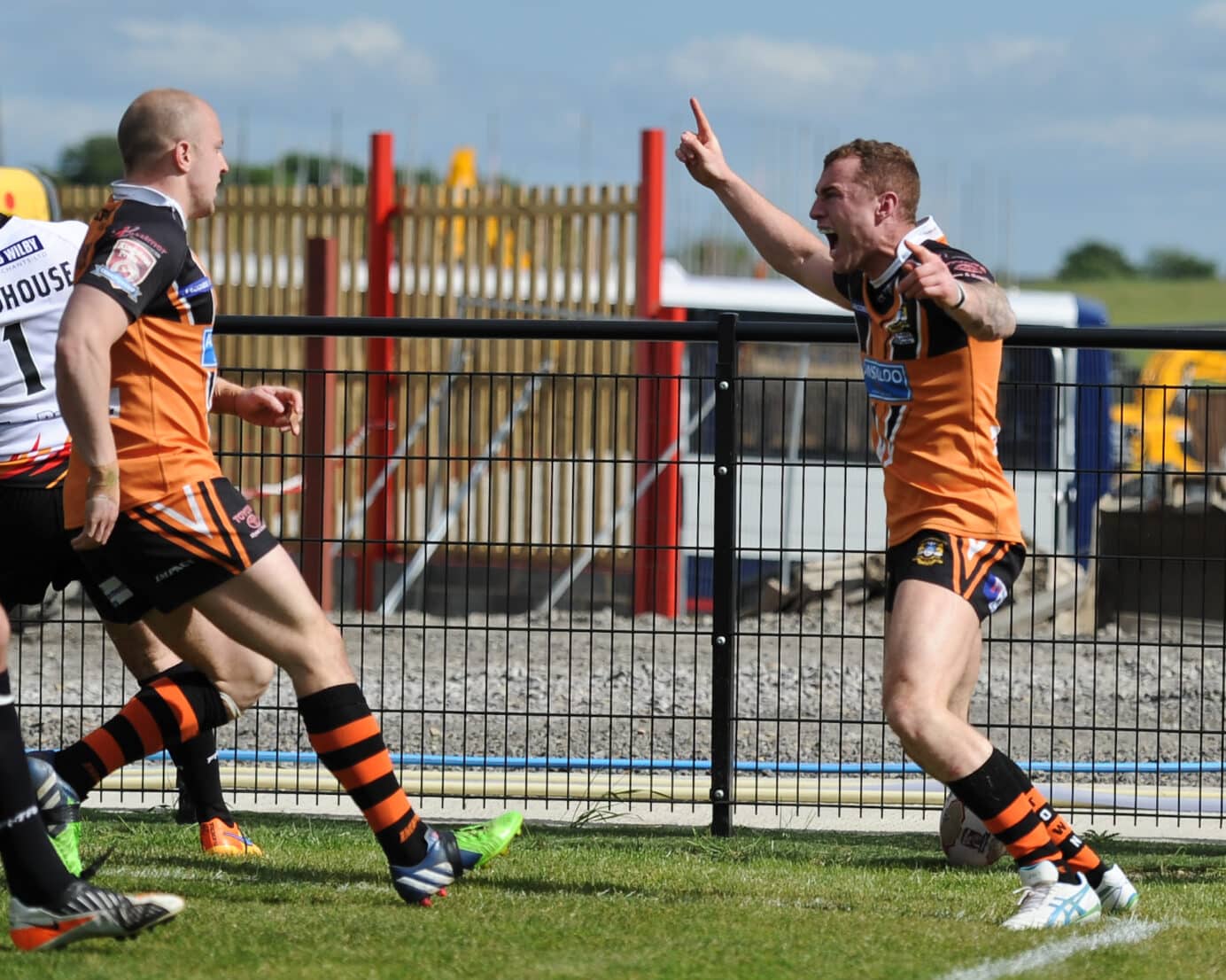 2015 - Dewsbury v Workington - Elliot Miller celebrates his late try-2